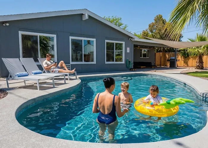 4 Bedroom Retreat Pool Putt Putt Pool Table Grill Tempe